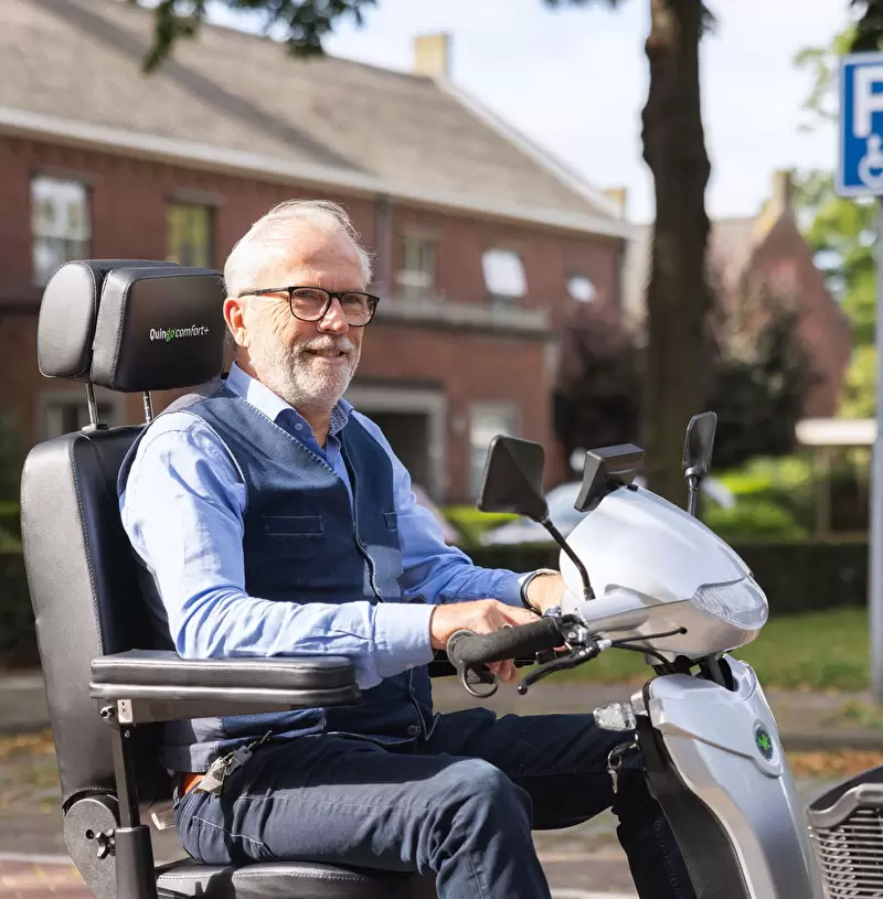 Scootmobiel in straat